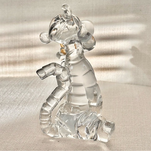 Lenox Winnie the Pooh Collection Disney Tigger with Gold Butterfly Figurine - Picture 9 of 12